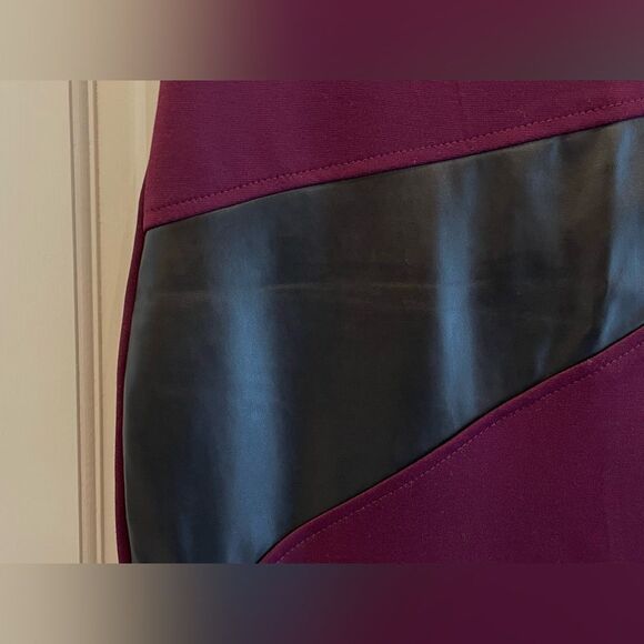 Spense Sleeveless Midi Sheath Dress Plum Purple & Black Faux Leather Size 10 - Picture 2 of 6